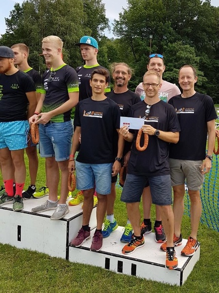 Burgwald Triathlon Siegerehrrung 4. Liga: Luca, Joe, Florian, Lucas, Carsten